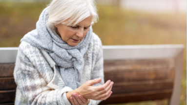 artritis mujer mayor
