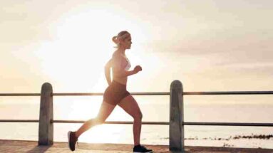 mujer corriendo aire libre