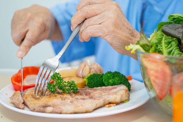 Cómo mantener una dieta saludable mientras te recuperas de una lesión o enfermedad