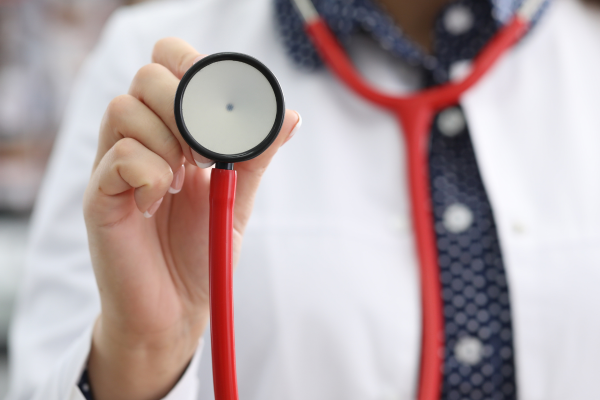 ¿Cuándo consultar a un cardiólogo? Señales de que tu corazón necesita atención